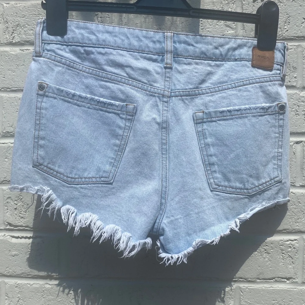 RVCA boyfriend jean shorts light wash denim button fly 26
